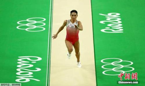 丘索维金娜在里约奥运会跳马比赛中。