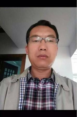 曝云南官员网上猎艳约人妻开房