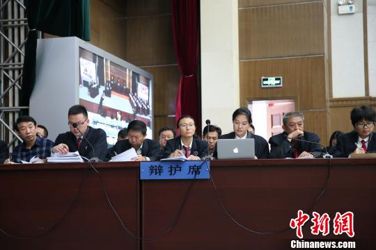 图为庭审现场。 王益武 摄 图为庭审现场。 王益武 摄