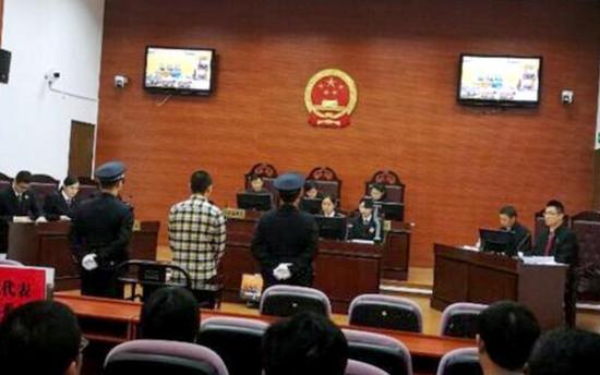 李小璐遭网络诈捐案宣判 被告人获刑三年九个月