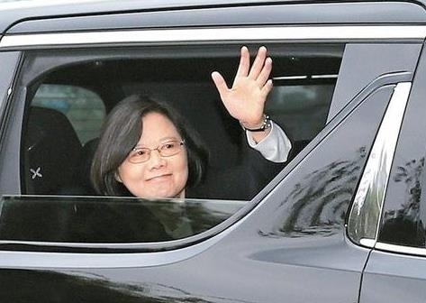 蔡英文防弹车曝光 既无民心又无军心装备再好有用吗？