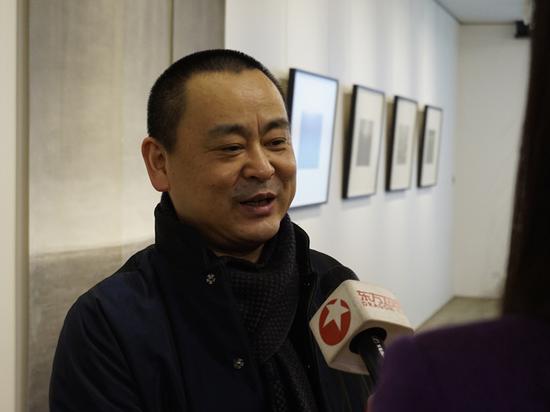 艺术家陆春涛接受媒体采访