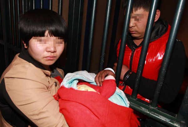 2万卖女儿后2千买猫2