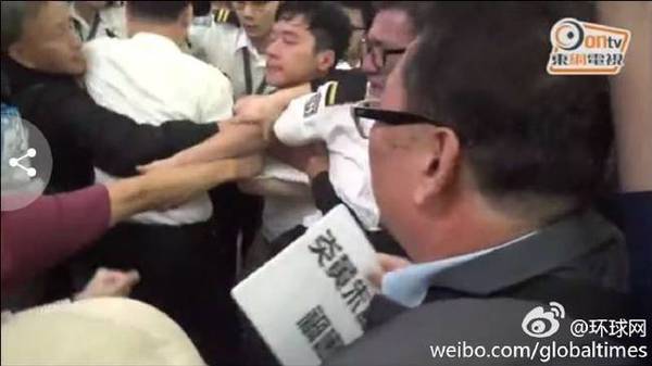 港独分子返港遭围剿