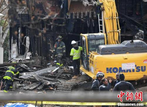 当地时间1月12日，美国巴尔的摩一所房屋夜间发生火灾，造成多人死伤，包括儿童