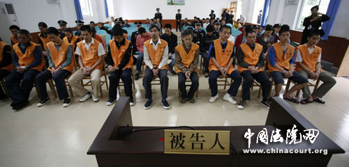 黑社会典型8年后翻案3