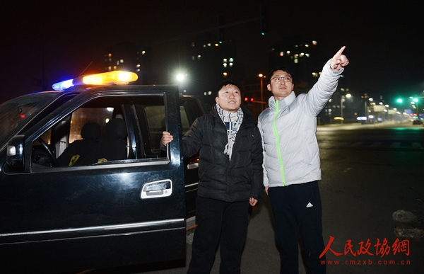 0004.“这片工地都清理好了，你放心吧”！工地上值班的年轻人指着工地和李强说。jpg