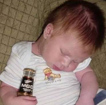 小伙和前女友吵架直播喝农药自杀:其实喝的是啤酒