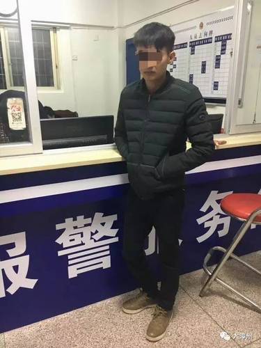 小伙和前女友吵架直播喝农药自杀:其实喝的是啤酒