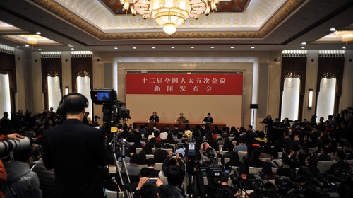 图为人民大会堂新闻发布厅现场。