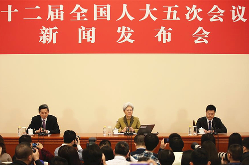 3月4日，十二届全国人大五次会议在北京人民大会堂举行新闻发布会。大会发言人傅莹就大会议程和人大工作相关的问题回答中外记者的提问。新华社记者 金立旺 摄