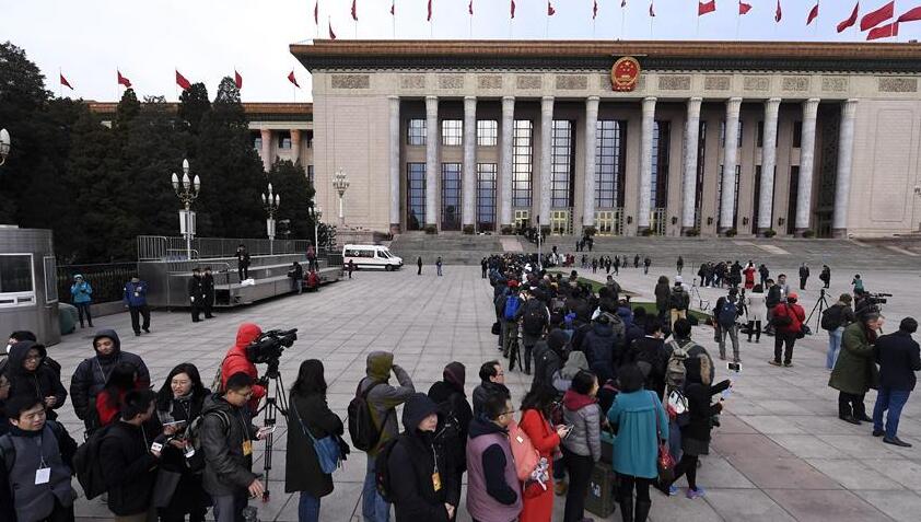 李克强：我国不靠改革创新没有出路