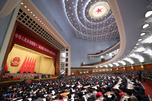 新华社照片，北京，2017年3月5日 
    十二届全国人大五次会议在京开幕
    3月5日，第十二届全国人民代表大会第五次会议在北京人民大会堂开幕。
    新华社记者 庞兴雷 摄
