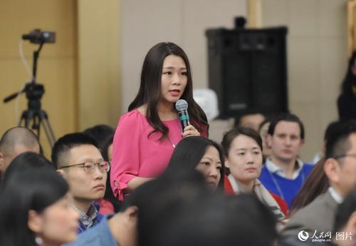 法制晚报记者提问