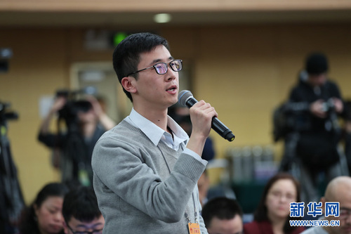 图为中国网记者记者提问