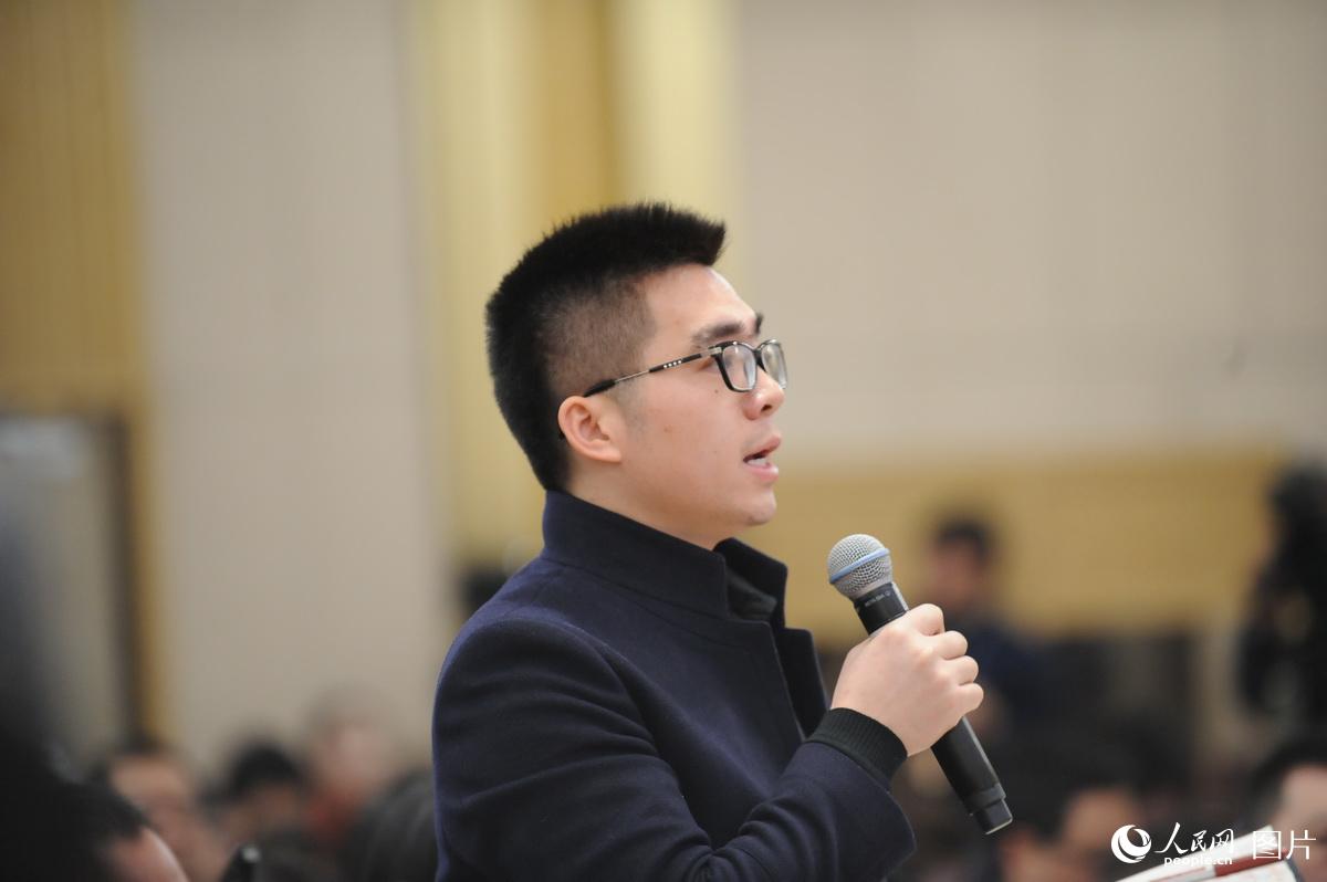 肖捷：今年将继续实施减税降费政策