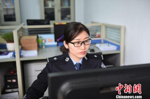 王小琴正在工作中。警方供图