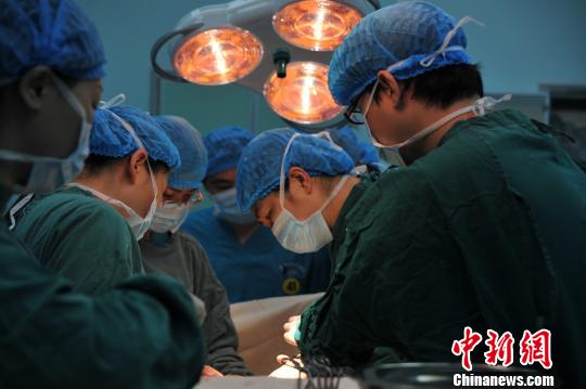 孕妇经历“马拉松”式剖宫产5小时生下宝宝