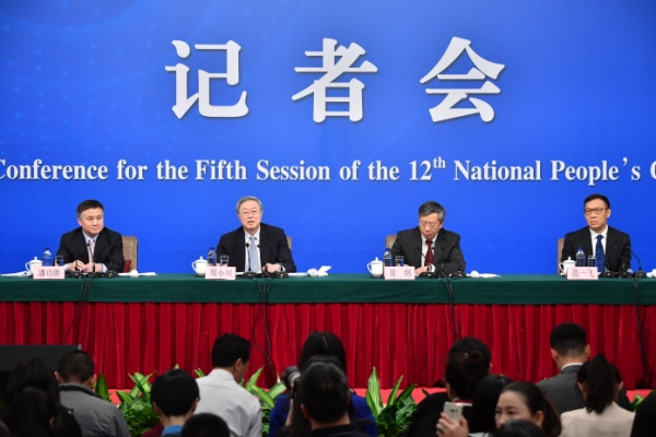 中国人民银行行长周小川等就“金融改革与发展”答记者问 