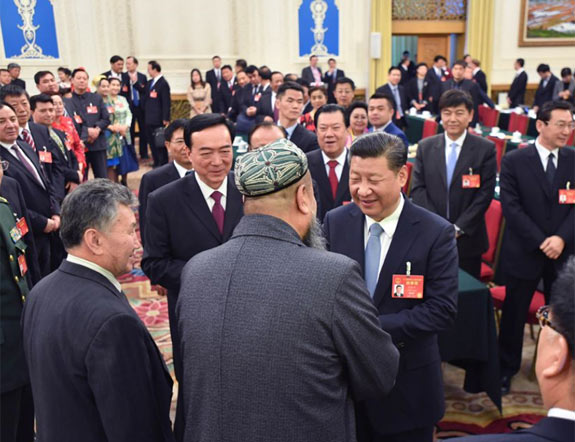 习近平参加新疆代表团审议