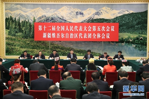 3月10日，中共中央总书记、国家主席、中央军委主席习近平参加十二届全国人大五次会议新疆代表团的审议。新华社记者 马占成 摄