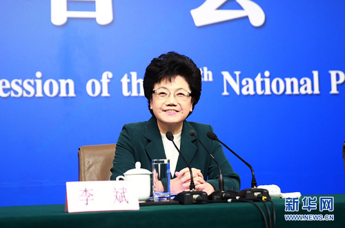 3月11日，十二届全国人大五次会议新闻中心举行记者会，邀请国家卫生计生委主任李斌、副主任王培安和副主任、国务院医改办主任王贺胜就“‘十三五’开局之年卫生计生改革发展”的相关问题回答中外记者的提问。图为国家卫生计生委主任李斌。新华网中国政府网 翟子赫 摄