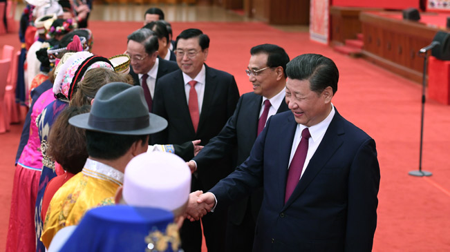 习近平等出席全国两会少数民族代表委员茶话会