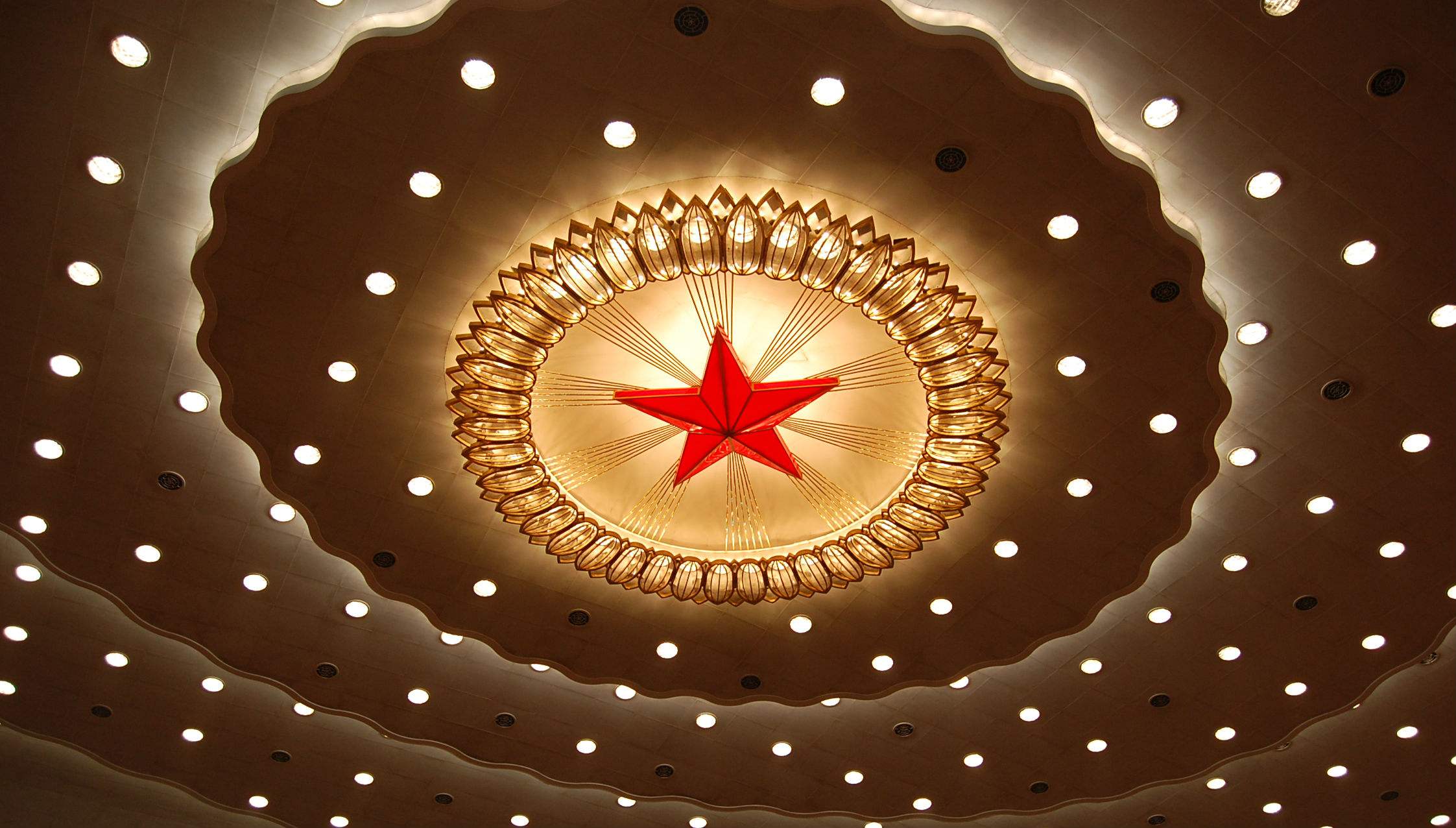 通过政协第十二届全国委员会第五次会议关于常务委员会工作报告的决议