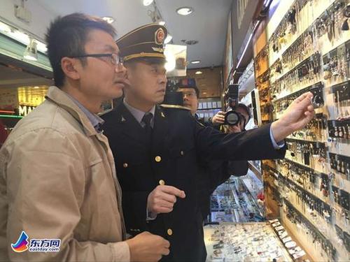沪仿真饰品抽查:香港名店街一店铺手链镉超标近千倍