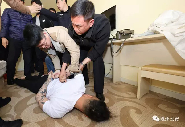 警方依法将嫌疑男子抓获。