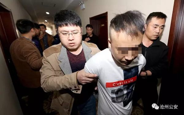 （原题为《无端挑衅执勤交警男子已被警方抓获！（附抓捕视频）》）
