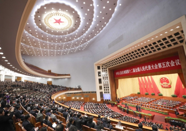 新华社照片，北京，2017年3月15日 
    十二届全国人大五次会议在北京闭幕
    3月15日，第十二届全国人民代表大会第五次会议在北京人民大会堂举行闭幕会。
    新华社记者庞兴雷摄
