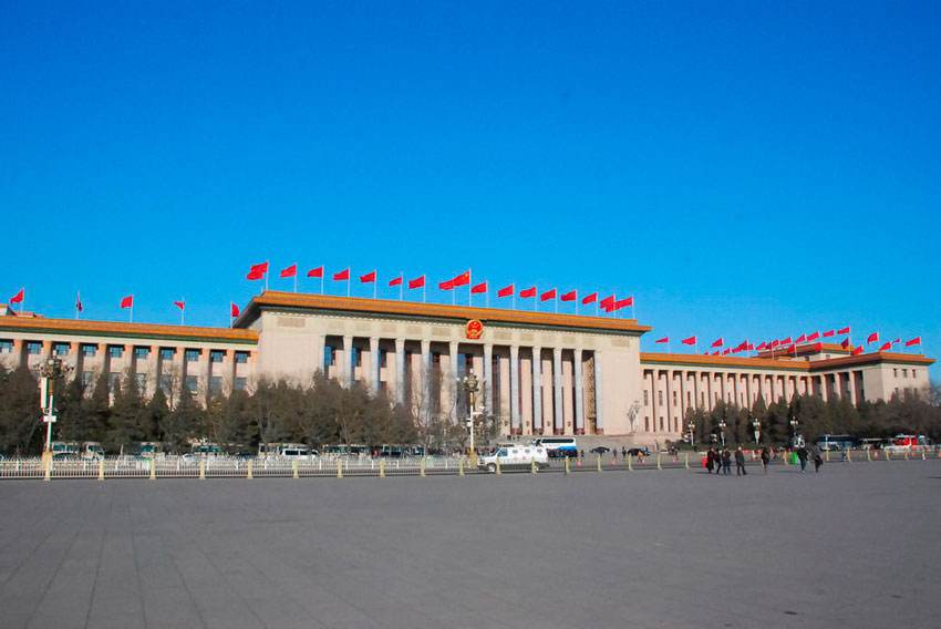 为何增加遏制房价过快上涨表述？——起草组成员“解密”政府工作报告78处修改情况