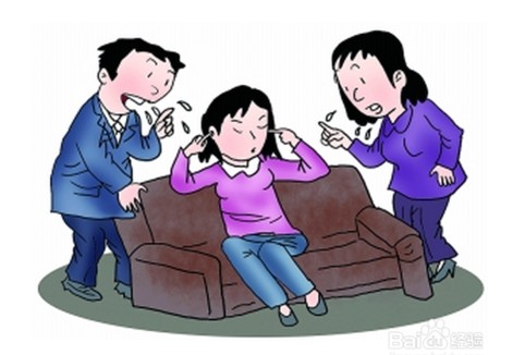 爬上山头脱衣轻生