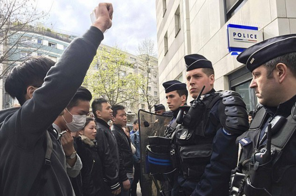 死者外甥：平民在家中被警察枪杀，这是不公平的，因此我们想找出真相，我们要求真相，我们会举行烛光会，当然最重要是找出真相。8