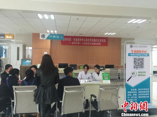 图为义诊活动现场 陈静 摄