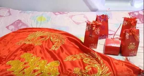 浙大硕士和充气娃娃结婚 这场婚礼合法吗？（组图）