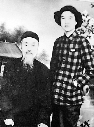 1956年，尹渔村和尹祚瑗父女合影