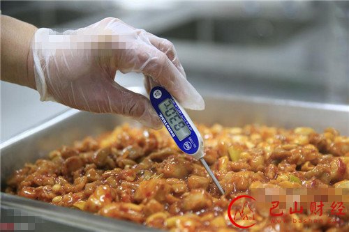 记者走访车间 探秘高铁盒饭制作过程