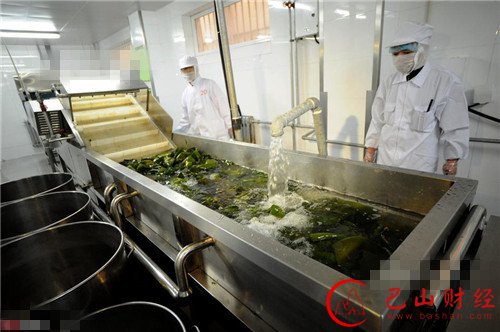 记者走访车间 探秘高铁盒饭制作过程