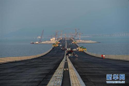 港珠澳大桥隧道即将合龙 将连接香港、珠海、澳门