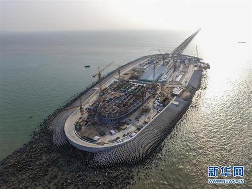 港珠澳大桥隧道即将合龙 将连接香港、珠海、澳门