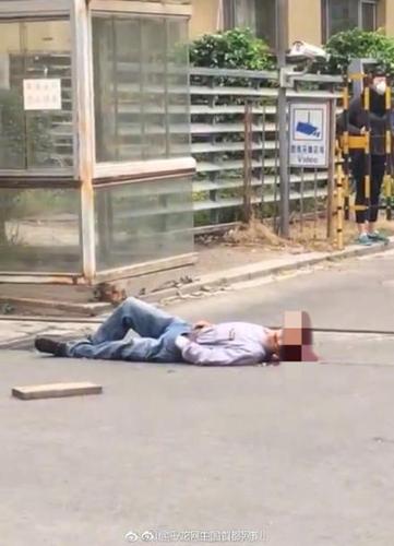 北京海淀一路人被大风刮落的坠物砸中头部身亡