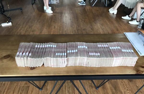 网红公司发薪水简单粗暴