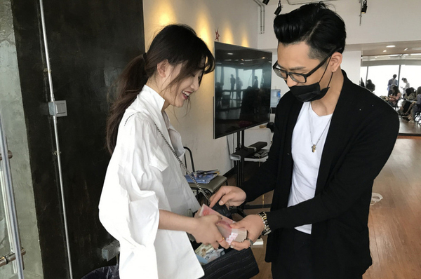 网红公司发薪水简单粗暴2