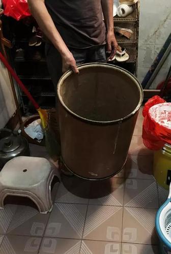 泉州老人18万现金藏木桶 被儿媳当垃圾扔掉