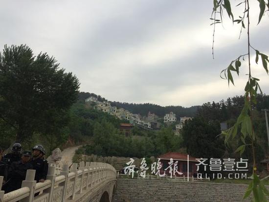 济南一村藏豪华别墅群 700余人出动强制拆除