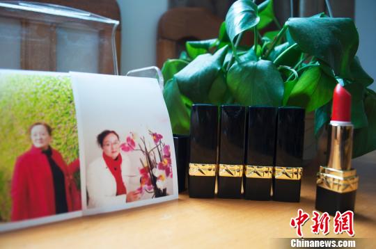 母亲节暖心江西大三女生自制“可食用”口红送母亲（图）
