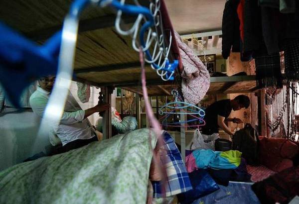 北京全面整治拆除群租房 客厅隔断挤了13人(组图)