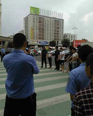 大哥被带走数十马仔当街袭警 多人被刑拘